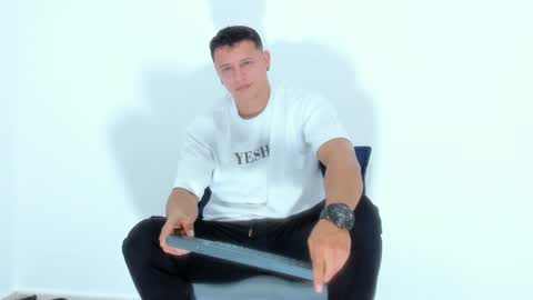 Snapshot of mitchellburns chatting on December 26, 2:22 am mitchell online show from December 26, 2:22 am