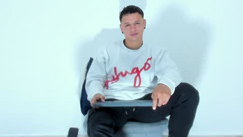 Snapshot of mitchellburns chatting on December 27, 3:31 am mitchell online show from December 27, 3:31 am