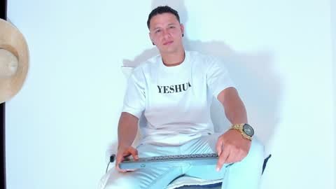 Snapshot of mitchellburns chatting on February 7, 12:20 am mitchell online show from February 7, 12:20 am