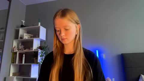 Amelia online show from October 6, 2:14 pm