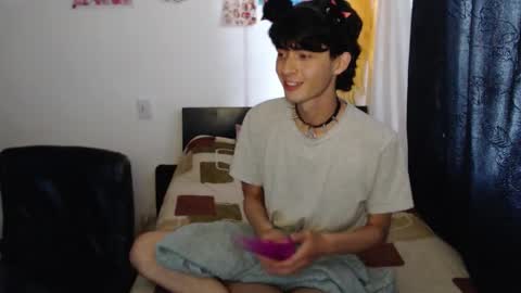 Snapshot of mixipeach chatting on October 19, 9:59 pm Naomi and Nekorii online show from October 19, 9:59 pm
