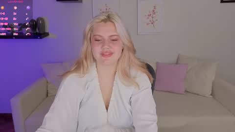 Snapshot of miyata_ray chatting on August 10, 6:39 am miyata_ray online show from August 10, 6:39 am