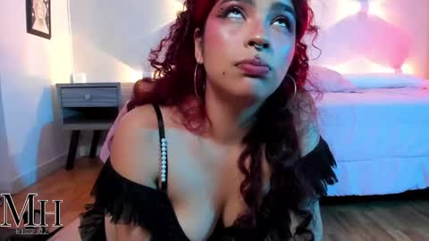 mizzhell_ online show from September 24, 5:16 pm