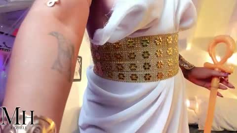 mizzhell_ online show from October 25, 3:51 pm