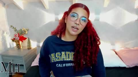 mizzhell_ online show from December 22, 3:58 am