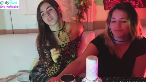 Hera  Tethra Bathtub stream  20k followers  Ask about our custom videos3 online show from December 2, 5:59 pm