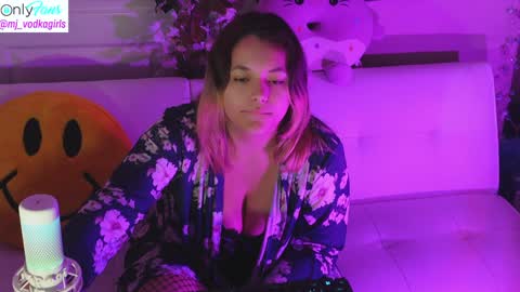 Hera  Tethra Bathtub stream  20k followers  Ask about our custom videos3 online show from December 20, 5:29 pm