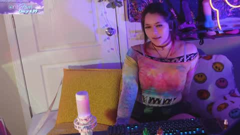 Hera  Tethra Bathtub stream  20k followers  Ask about our custom videos3 online show from January 9, 1:45 pm