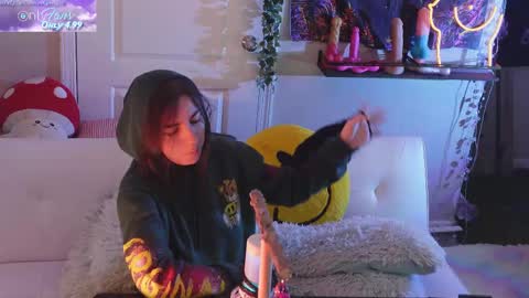 Hera  Tethra Bathtub stream  20k followers  Ask about our custom videos3 online show from February 24, 2:58 pm