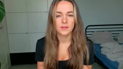 mmminnie online show from October 22, 11:10 am