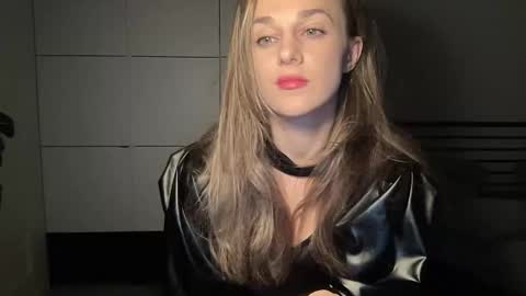 mmminnie online show from October 26, 5:19 pm