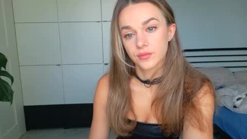 mmminnie online show from November 1, 7:10 am