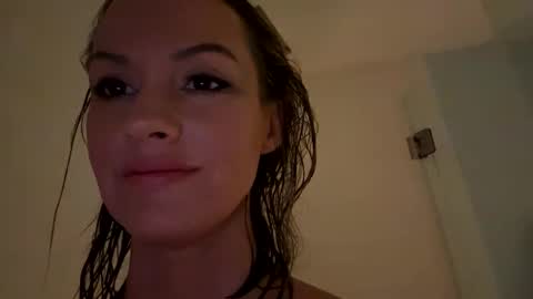 Snapshot of mmmmyesplease1 chatting on December 17, 4:00 pm mmmmyesplease1 online show from December 17, 4:00 pm