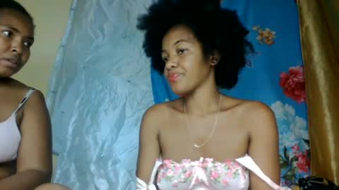 Snapshot of mmyriame chatting on June 20, 7:49 pm mmyriame online show from June 20, 7:49 pm