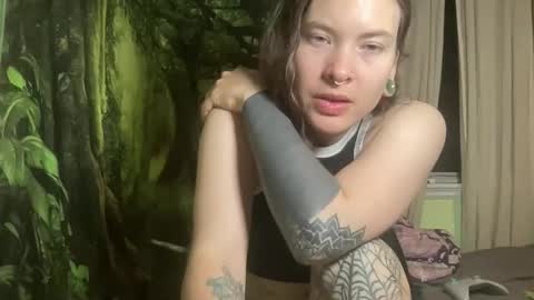 Snapshot of mo0n_goddess chatting on November 24, 3:06 am Misty online show from November 24, 3:06 am