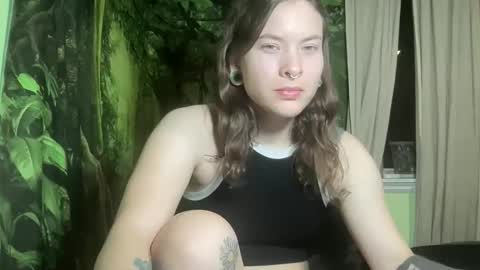 Snapshot of mo0n_goddess chatting on December 16, 1:54 am Misty online show from December 16, 1:54 am