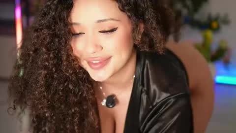 Snapshot of moan_4_you chatting on April 17, 6:22 pm Ruxxx online show from April 17, 6:22 pm