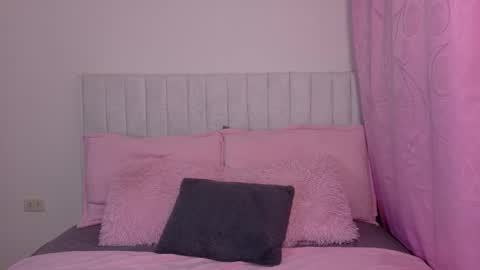 Snapshot of modelross07 chatting on February 3, 7:08 pm zoe ross online show from February 3, 7:08 pm