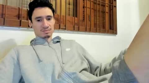 Snapshot of moderdelier chatting on December 9, 2:02 am DigBreed online show from December 9, 2:02 am