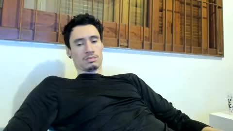 Snapshot of moderdelier chatting on December 11, 2:30 am DigBreed online show from December 11, 2:30 am