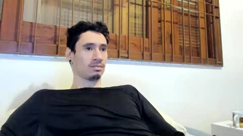 Snapshot of moderdelier chatting on December 11, 11:08 am DigBreed online show from December 11, 11:08 am