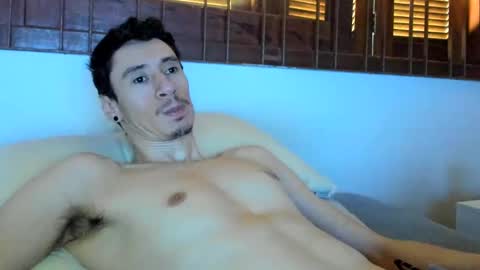 Snapshot of moderdelier chatting on December 11, 8:07 pm DigBreed online show from December 11, 8:07 pm