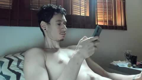 Snapshot of moderdelier chatting on December 13, 7:43 pm DigBreed online show from December 13, 7:43 pm