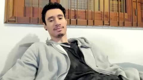 Snapshot of moderdelier chatting on December 15, 9:53 pm DigBreed online show from December 15, 9:53 pm