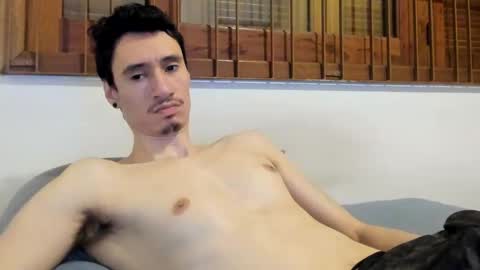 Snapshot of moderdelier chatting on December 19, 2:01 am DigBreed online show from December 19, 2:01 am