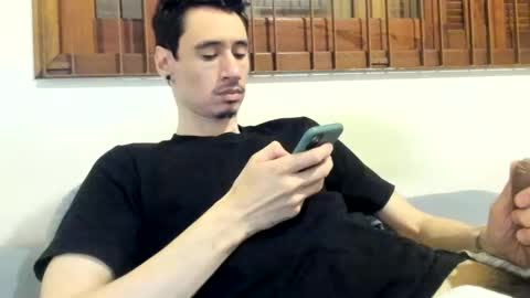 Snapshot of moderdelier chatting on December 19, 11:35 pm DigBreed online show from December 19, 11:35 pm