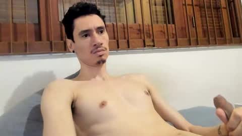 Snapshot of moderdelier chatting on December 21, 4:19 am DigBreed online show from December 21, 4:19 am