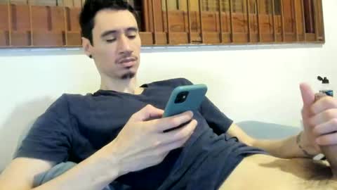 Snapshot of moderdelier chatting on December 22, 10:04 pm DigBreed online show from December 22, 10:04 pm