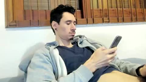 Snapshot of moderdelier chatting on December 23, 2:02 am DigBreed online show from December 23, 2:02 am