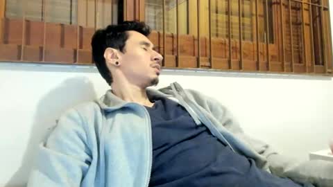 Snapshot of moderdelier chatting on December 23, 10:23 pm DigBreed online show from December 23, 10:23 pm