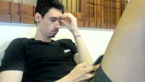 Snapshot of moderdelier chatting on December 25, 11:53 pm DigBreed online show from December 25, 11:53 pm