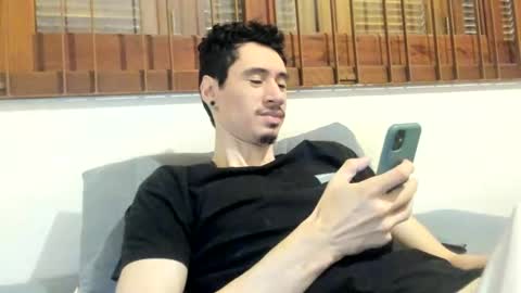 Snapshot of moderdelier chatting on December 29, 1:06 pm DigBreed online show from December 29, 1:06 pm