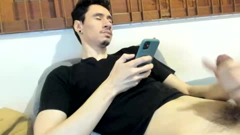 Snapshot of moderdelier chatting on December 31, 2:51 am DigBreed online show from December 31, 2:51 am