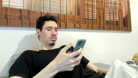 Snapshot of moderdelier chatting on December 31, 7:40 pm DigBreed online show from December 31, 7:40 pm