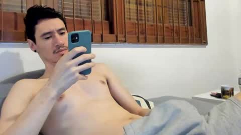 Snapshot of moderdelier chatting on January 5, 1:47 pm DigBreed online show from January 5, 1:47 pm