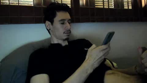 Snapshot of moderdelier chatting on January 5, 6:56 pm DigBreed online show from January 5, 6:56 pm