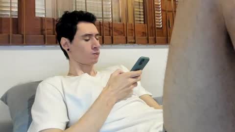 Snapshot of moderdelier chatting on January 9, 6:57 pm DigBreed online show from January 9, 6:57 pm