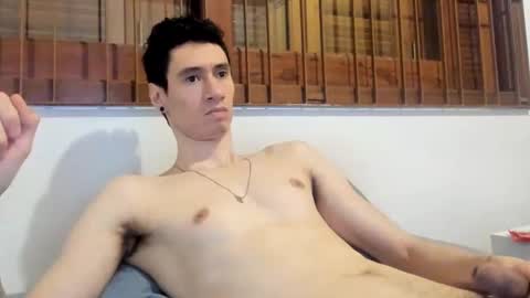 Snapshot of moderdelier chatting on January 11, 2:52 am DigBreed online show from January 11, 2:52 am