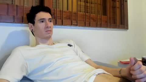 Snapshot of moderdelier chatting on January 11, 6:03 am DigBreed online show from January 11, 6:03 am