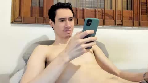 Snapshot of moderdelier chatting on January 19, 1:00 am DigBreed online show from January 19, 1:00 am