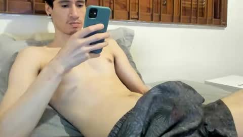 Snapshot of moderdelier chatting on January 25, 8:00 pm DigBreed online show from January 25, 8:00 pm