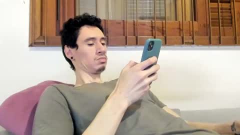 Snapshot of moderdelier chatting on January 31, 12:17 am DigBreed online show from January 31, 12:17 am