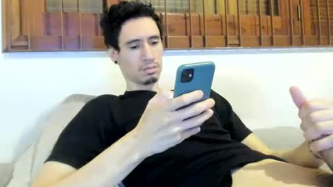 Snapshot of moderdelier chatting on February 2, 11:21 pm DigBreed online show from February 2, 11:21 pm