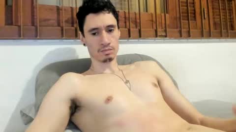 Snapshot of moderdelier chatting on February 9, 3:22 am DigBreed online show from February 9, 3:22 am