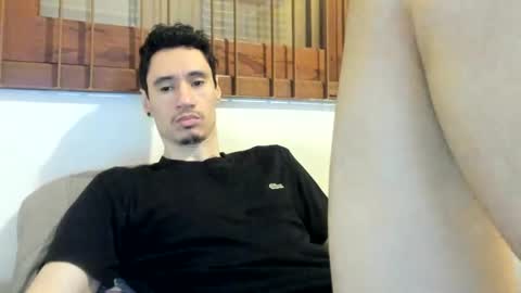 Snapshot of moderdelier chatting on February 15, 12:54 pm DigBreed online show from February 15, 12:54 pm