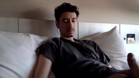 Snapshot of moderdelier chatting on March 5, 7:17 pm DigBreed online show from March 5, 7:17 pm